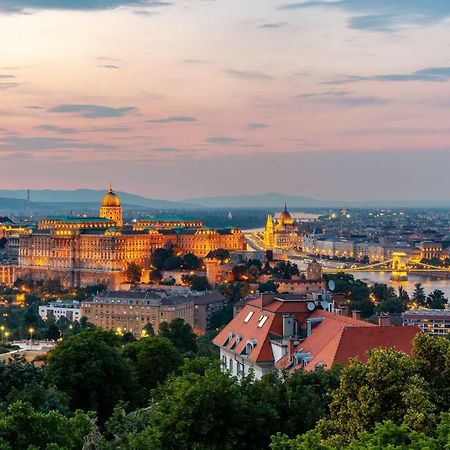 Apartment On Gellert Hill Downtown With Free Garage & Castle View Budapest Exterior photo